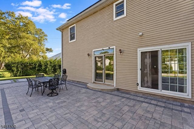 4 Conklin Dr, Clifton City, NJ 07013