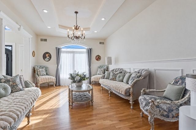 4 Conklin Dr, Clifton City, NJ 07013