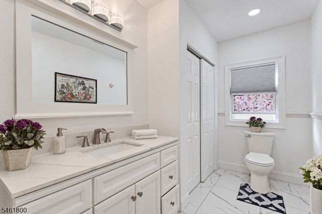 4 Conklin Dr, Clifton City, NJ 07013