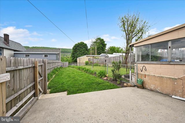 319 W RIDGE ST, Lansford, PA 18232