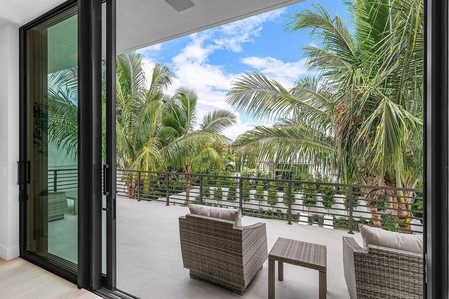 721 Lake Avenue N, Delray Beach, FL 33483