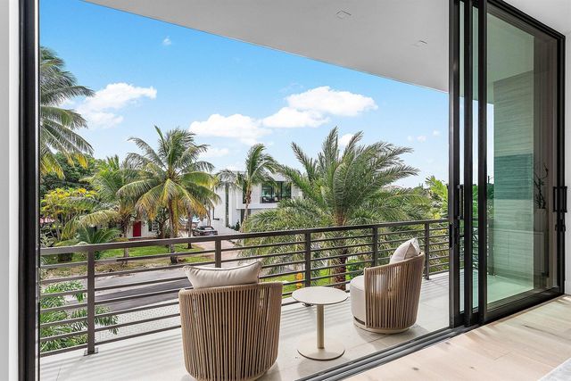 721 Lake Avenue N, Delray Beach, FL 33483
