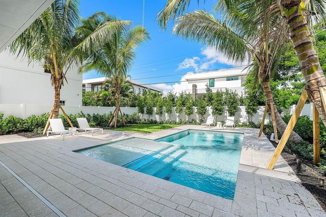 721 Lake Avenue N, Delray Beach, FL 33483