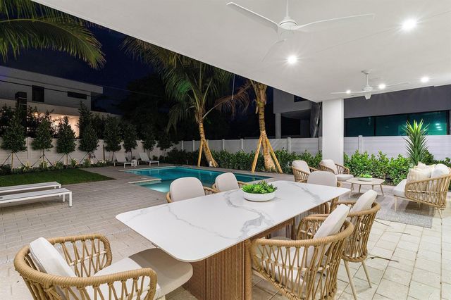 721 Lake Avenue N, Delray Beach, FL 33483
