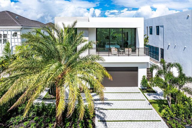 721 Lake Avenue N, Delray Beach, FL 33483