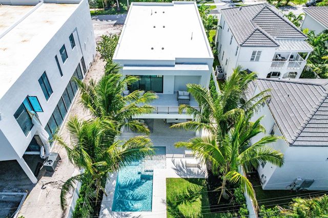 721 Lake Avenue N, Delray Beach, FL 33483