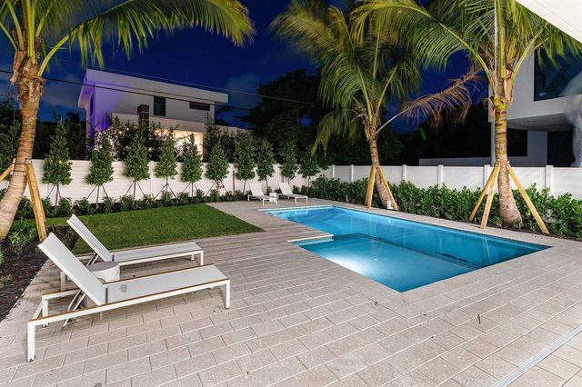 721 Lake Avenue N, Delray Beach, FL 33483