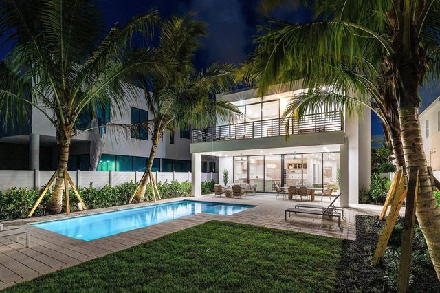 721 Lake Avenue N, Delray Beach, FL 33483