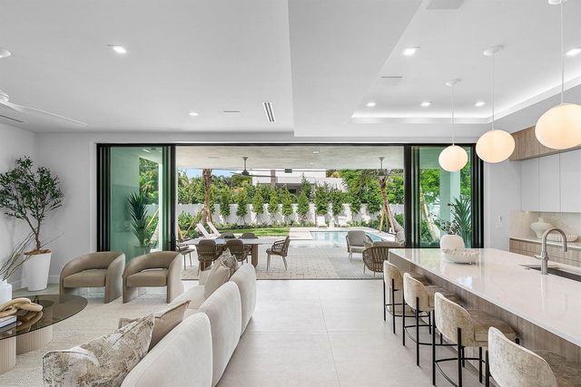 721 Lake Avenue N, Delray Beach, FL 33483