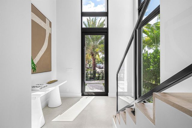 721 Lake Avenue N, Delray Beach, FL 33483
