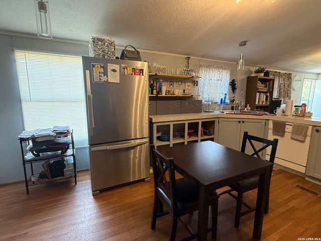 276 County Road 7710, Devine, TX 78016