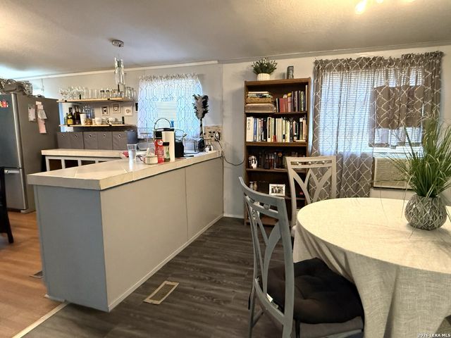 276 County Road 7710, Devine, TX 78016
