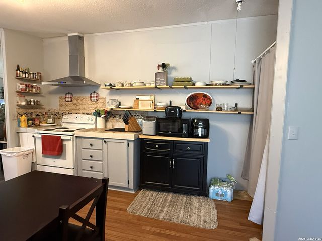 276 County Road 7710, Devine, TX 78016