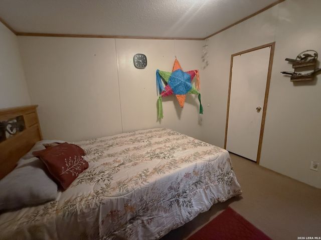 276 County Road 7710, Devine, TX 78016