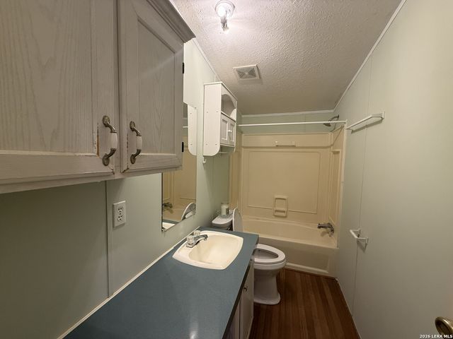 276 County Road 7710, Devine, TX 78016