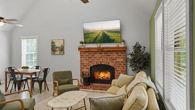 8210 Chestnut Drive, Rogers, AR 72756