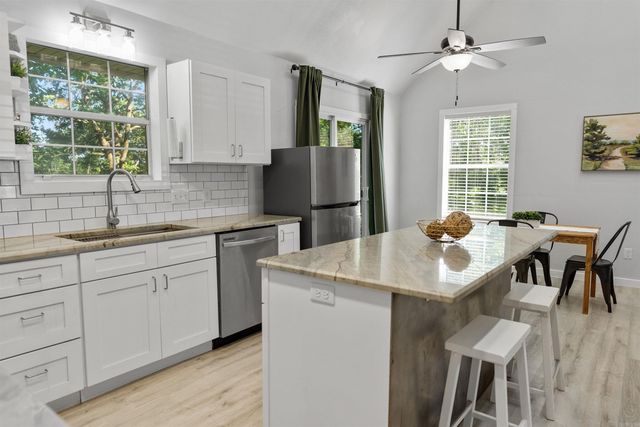 8210 Chestnut Drive, Rogers, AR 72756
