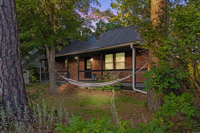 8210 Chestnut Drive, Rogers, AR 72756