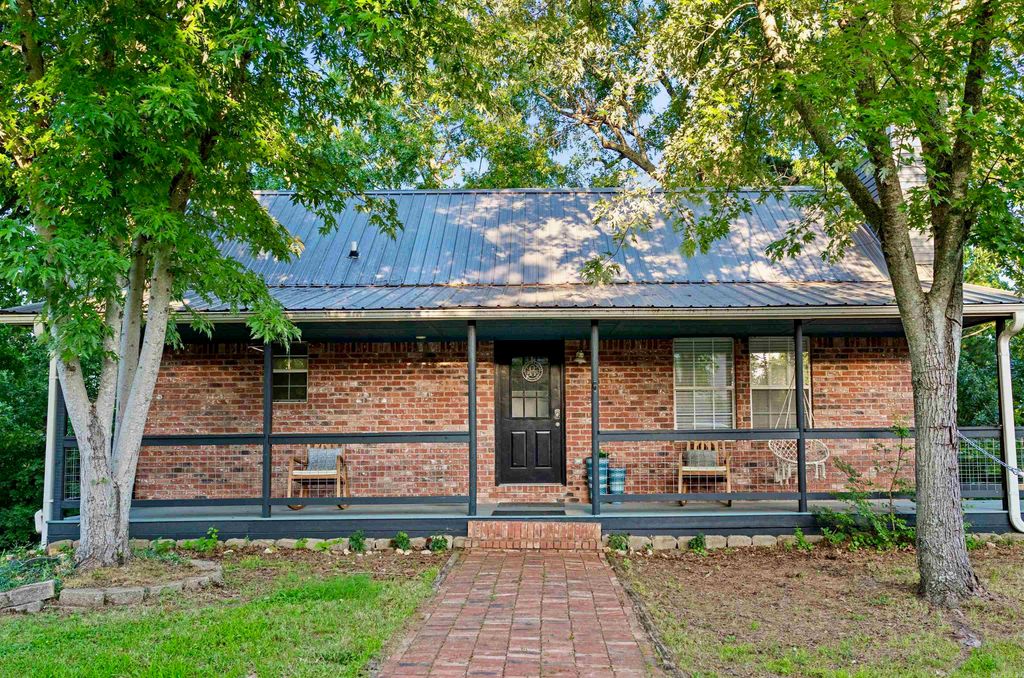 8210 Chestnut Drive, Rogers, AR 72756