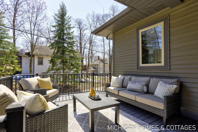 6700 Ratcliff Drive, Holland, MI 49423