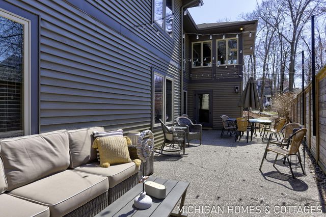 6700 Ratcliff Drive, Holland, MI 49423