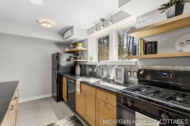 6700 Ratcliff Drive, Holland, MI 49423