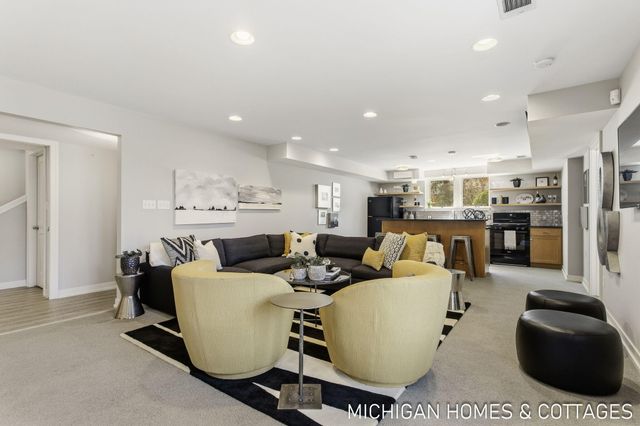 6700 Ratcliff Drive, Holland, MI 49423
