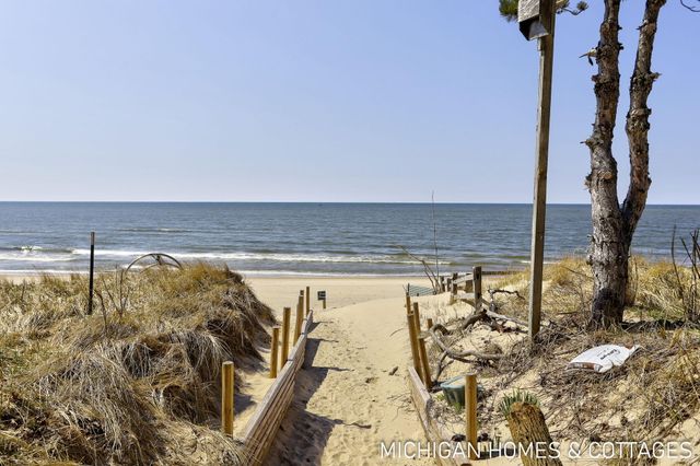 6700 Ratcliff Drive, Holland, MI 49423
