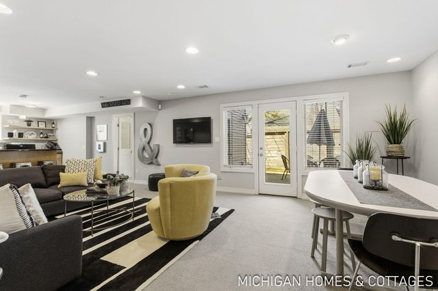 6700 Ratcliff Drive, Holland, MI 49423