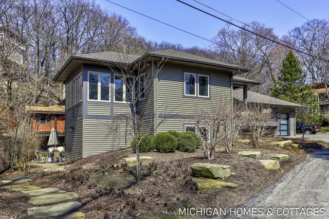 6700 Ratcliff Drive, Holland, MI 49423