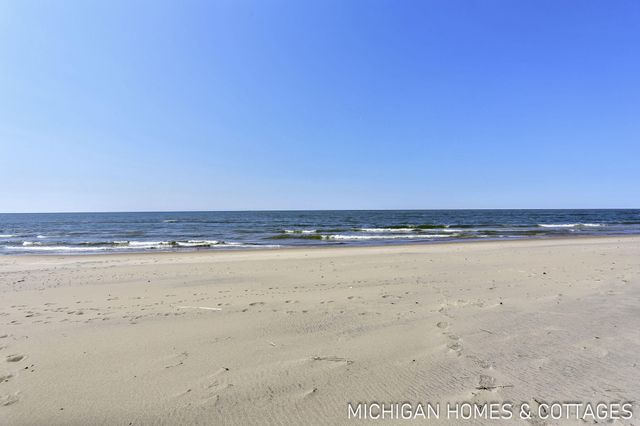 6700 Ratcliff Drive, Holland, MI 49423