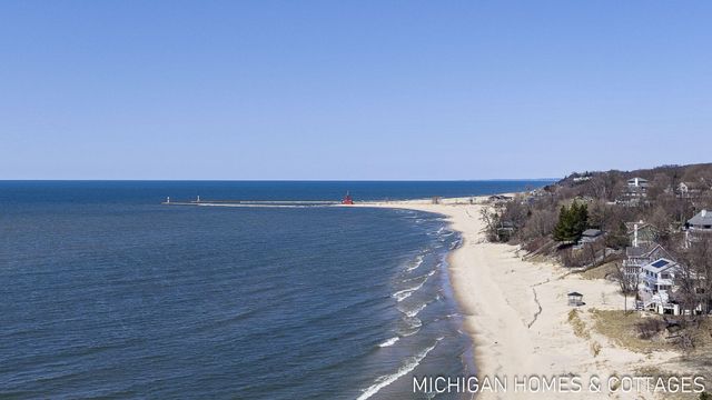 6700 Ratcliff Drive, Holland, MI 49423
