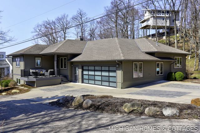 6700 Ratcliff Drive, Holland, MI 49423
