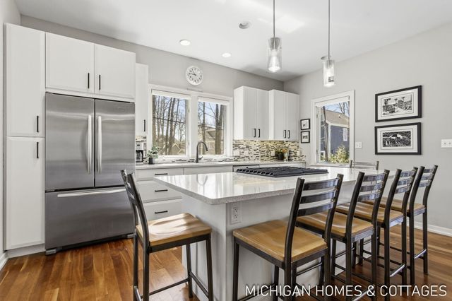 6700 Ratcliff Drive, Holland, MI 49423