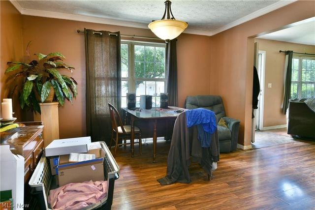 906 Elizabeth Court, Cuyahoga Falls, OH 44221