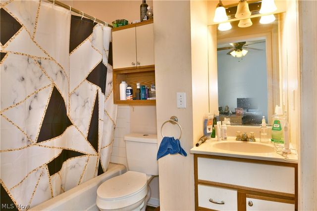 906 Elizabeth Court, Cuyahoga Falls, OH 44221