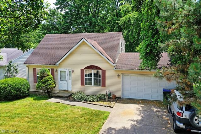 906 Elizabeth Court, Cuyahoga Falls, OH 44221