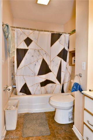 906 Elizabeth Court, Cuyahoga Falls, OH 44221