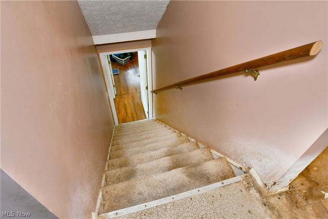 906 Elizabeth Court, Cuyahoga Falls, OH 44221