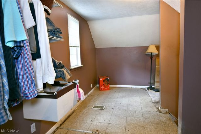 906 Elizabeth Court, Cuyahoga Falls, OH 44221