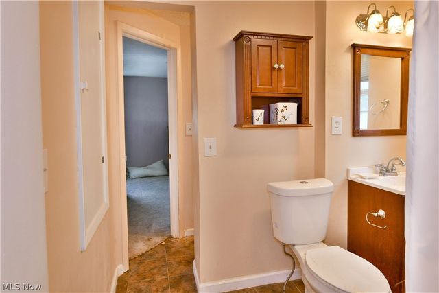 906 Elizabeth Court, Cuyahoga Falls, OH 44221