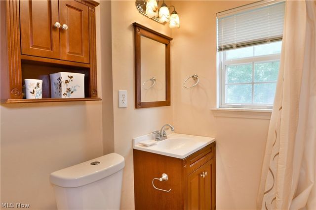 906 Elizabeth Court, Cuyahoga Falls, OH 44221