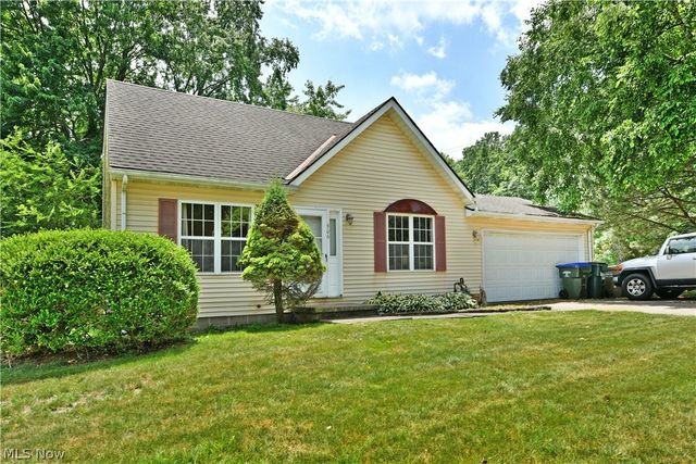 906 Elizabeth Court, Cuyahoga Falls, OH 44221