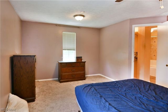 906 Elizabeth Court, Cuyahoga Falls, OH 44221