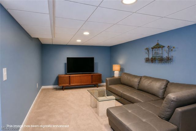 906 Elizabeth Court, Cuyahoga Falls, OH 44221