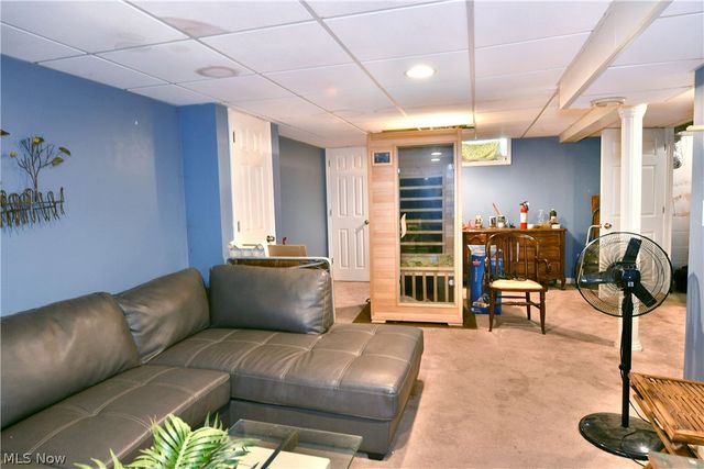 906 Elizabeth Court, Cuyahoga Falls, OH 44221