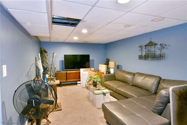 906 Elizabeth Court, Cuyahoga Falls, OH 44221