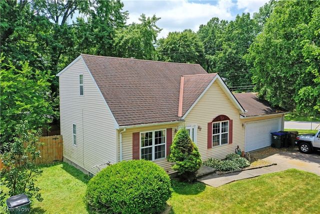 906 Elizabeth Court, Cuyahoga Falls, OH 44221