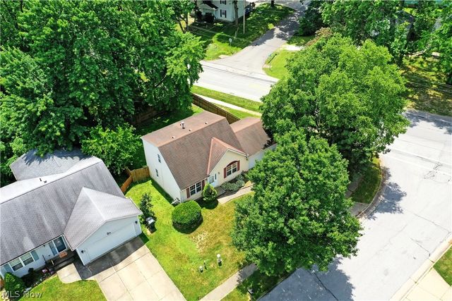 906 Elizabeth Court, Cuyahoga Falls, OH 44221