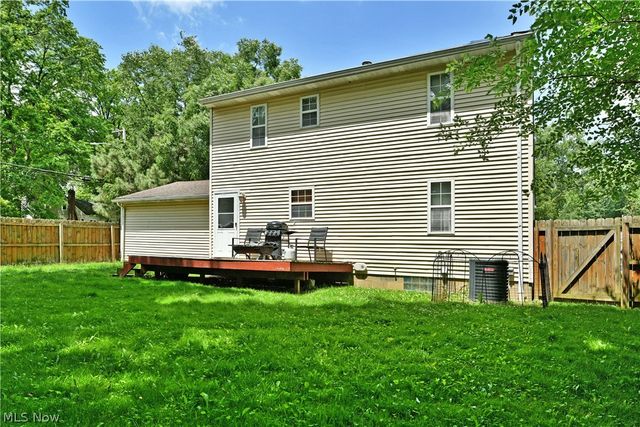 906 Elizabeth Court, Cuyahoga Falls, OH 44221